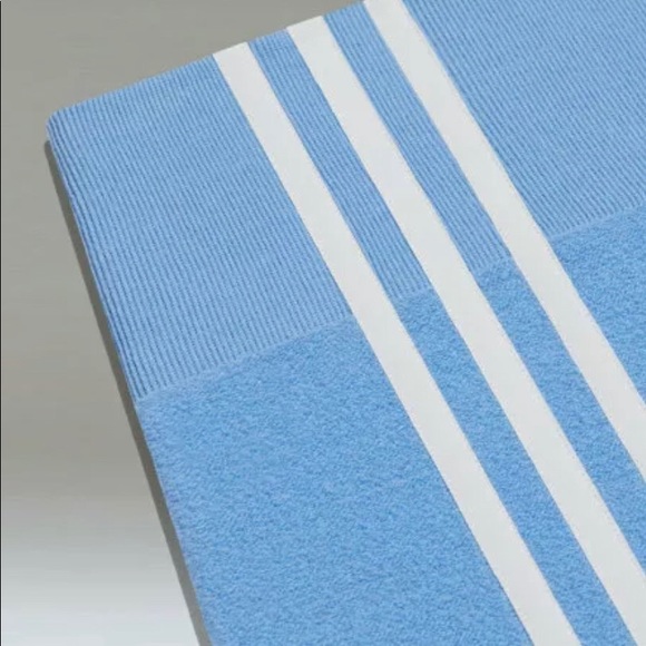 IVY PARK Light Blue Leggings with White Stripes - Picture 3 of 5